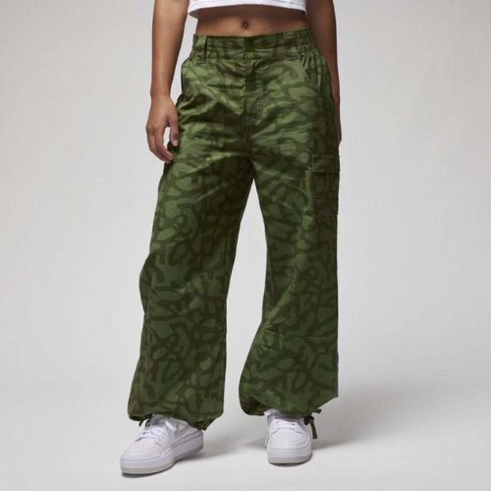 NIKE JORDAN ESSENTIALS CHICAGO CARGO PANTS  - Size Medium